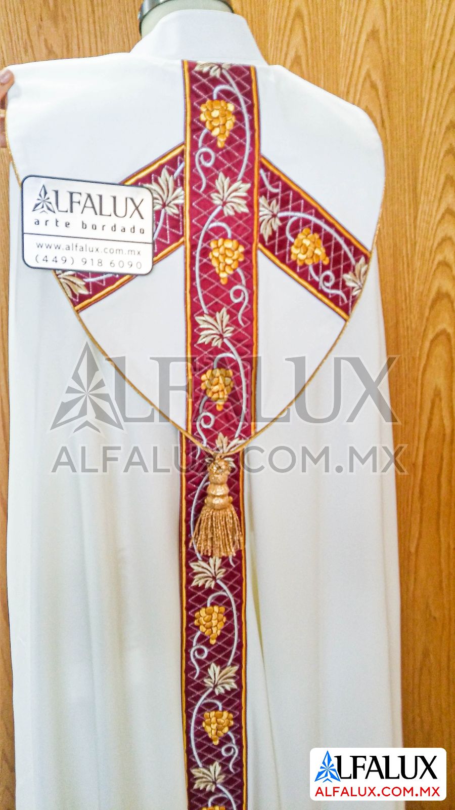 03 UVAS Blanco Capa RojoQuem 342 Reverso